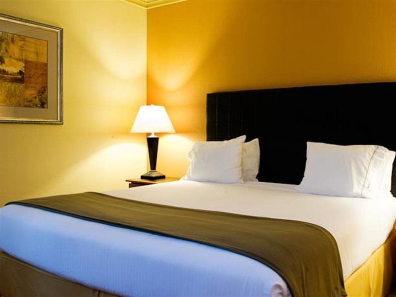 Express & Dfw Airport North By Ihg Hotel 3*