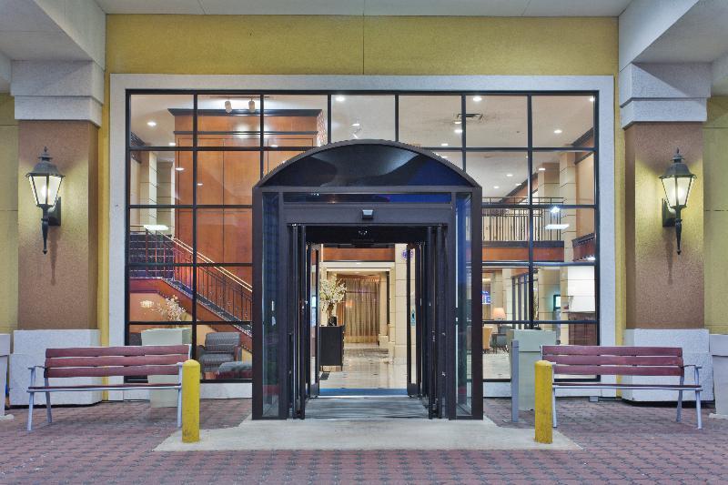 Express & Dfw Airport North By Ihg Hotel Irving