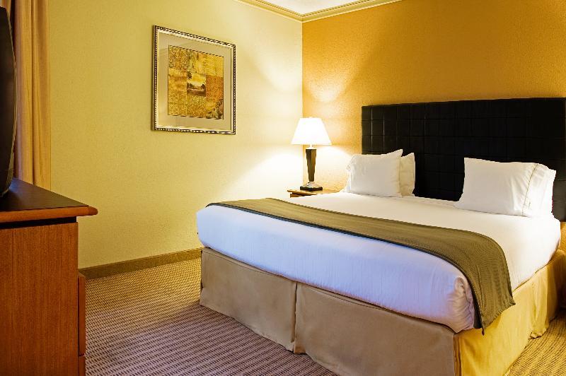 Express & Dfw Airport North By Ihg 3*