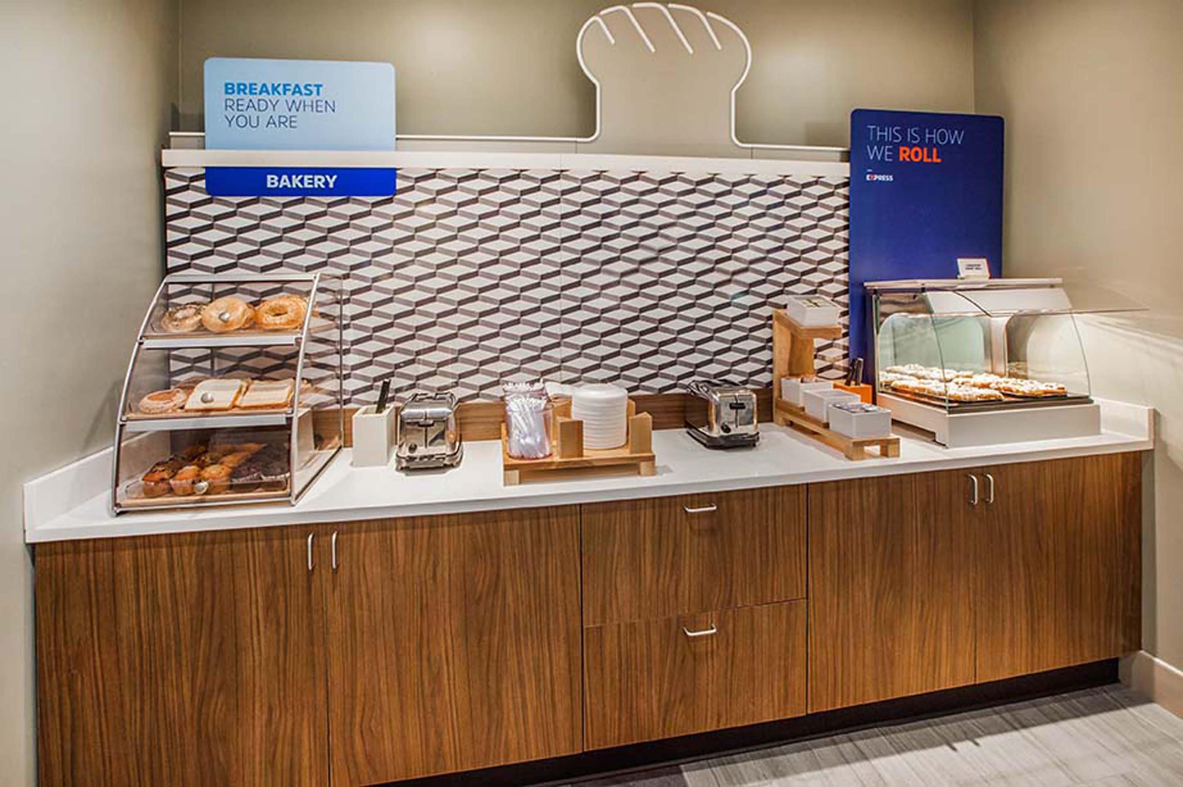 Express & Dfw Airport North By Ihg Hotel 3*