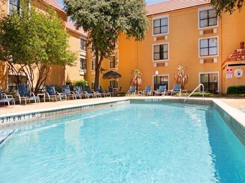 Express & Dfw Airport North By Ihg Hotel 3*