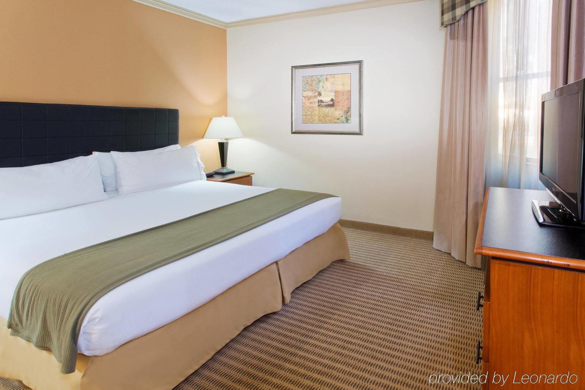 Express & Dfw Airport North By Ihg Hotel 3*